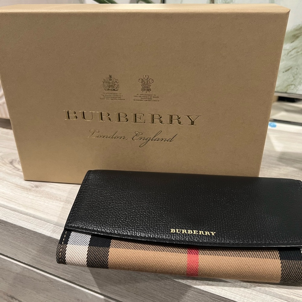 Burberry House check derby leather Henley wallet on chain